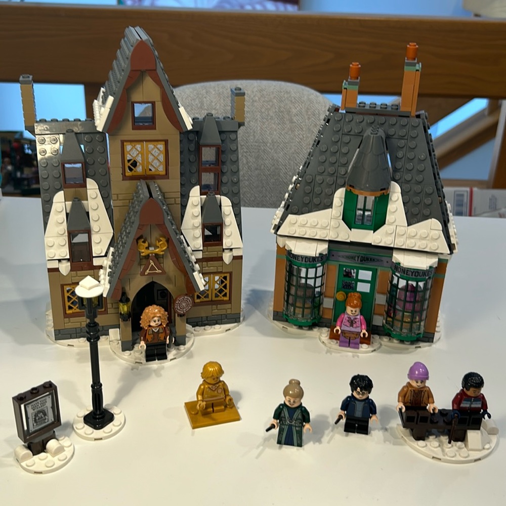 Lego Harry Potter Hogmeade village visit honey dukes set, 76388